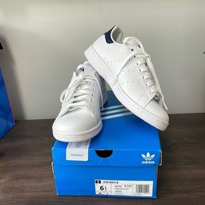 NWT ADIDAS Stan Smith women’s size 6.5. Blue and white.